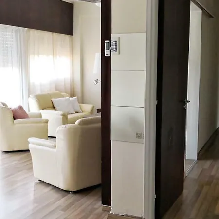 The Bridge-house Apartment